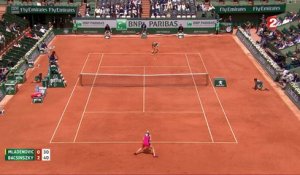 Roland-Garros 2017 : Kiki Mladenovic solide pour sauver une nouvelle balle de break (0-2)