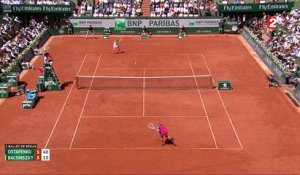 Roland-Garros 2017 : Le joli lob de Bacsinszky pour sauver une balle de break (5-5)
