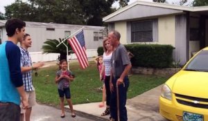 Un marine fait une surprise à son grand père pour son anniversaire !