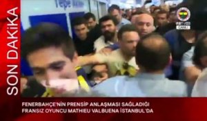 Turquie : le bain de foule incroyable pour Valbuena