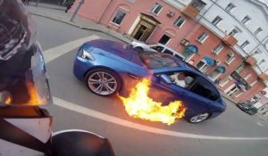 Une BMW éclate en flammes en Russie