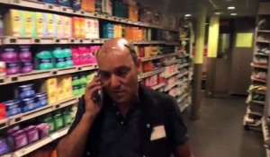 Un homme pète un câble contre un gérant d'un Carrefour City