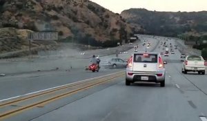 Une explosion et un accident après un road rage entre un motard et un automobiliste.