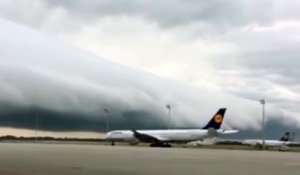 Nuage apocalyptique aperçu à l'aéroport de Munich