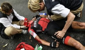 Chute de Richie PORTE qui entraine Dan MARTIN - Tour de France 2017