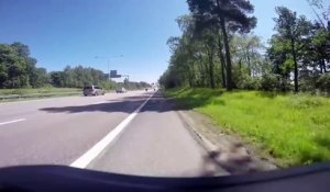 Enorme course poursuite à moto par la police Suédoise !!