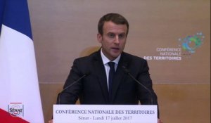 Collectivités : Macron veut moins d'élus locaux