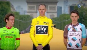Christopher Froome sur la première marche du podium du Tour de France