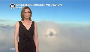 Incroyable spectre de Brocken filmé d'avion