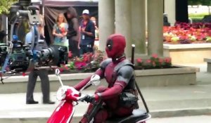 Troisième extrait du tournage de Deadpool 2 (2018) à Vancouver où Ryan Reynolds salue les fans présents
