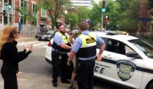 Arrestation d'un anti-fasciste après un coup sur un supporter de Trump