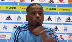 Olympique de Marseille : Patrice Evra s’énerve et tape sur la table ! (vidéo)