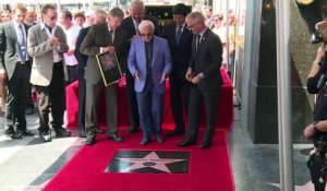 Charles Aznavour reçoit son étoile à Hollywood