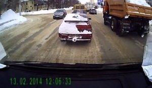 Road rage russe... Ou pas! Y'a aussi des gars bien en russie