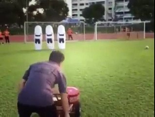 La Video La Plus Drole Du Monde Formation Intense De Gardien De But Sur Orange Videos