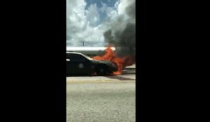 Explosion d'un pneu d'une voiture de police en feu sur l'autoroute !