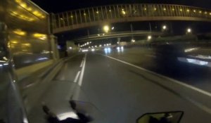 Un motard prend d’énormes risques pour empêcher un homme de ce suicider