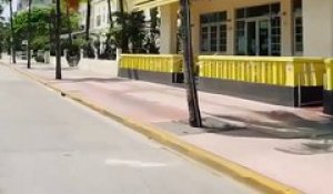Ouragan Irma: Regardez Miami Beach désert... Magasins et restaurant fermés, touristes évacués....
