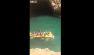 Gros ratage lors d'un saut d'une falaise.. il atterrit sur un bateau de touristes !