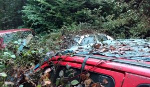 Viroinval: 11 véhicules et un chalet partent en fumée à Oignies