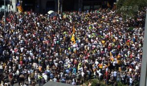 Les Catalans dans la rue à Barcelone après les arrestations