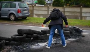 Loi travail : les routiers en colère bloquent des dépôts de carburant