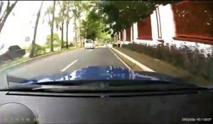 Deux voitures Subaru Impreza en course très dangereuse aux Philippines