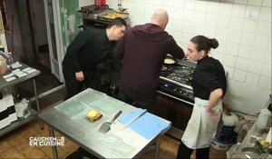 En plein service, Philippe Etchebest prend la place d'un cuisinier dans "Cauchemar en cuisine" - Regardez