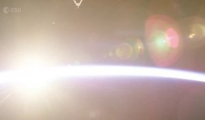 Vus de l'ISS, une superbe série d'astres se lèvent à l'horizon