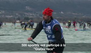 Course de paddle sur l'eau à 5 degrés du Lac d'Annecy