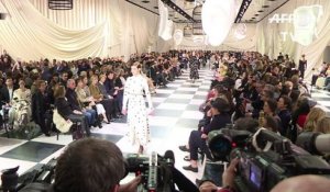 Défilés haute couture: le "surréalisme" selon Dior