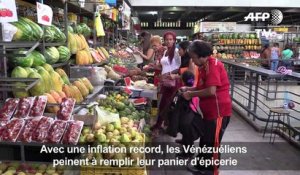 Les Vénézuéliens peinent à remplir leur panier d'épicerie