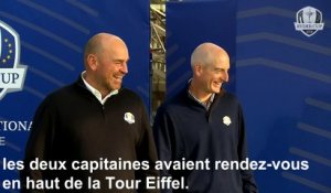 One Year to Go : les deux capitaines à la Tour Eiffel