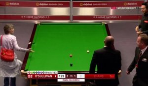 Ronnie O'Sullivan laisse jouer une étrange spectatrice