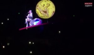 Katy Perry coincée dans les airs en plein concert ! (vidéo)