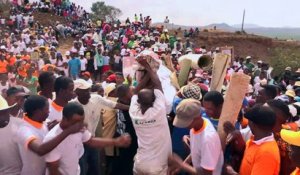 Madagascar: le "retournement des morts", malgré la peste