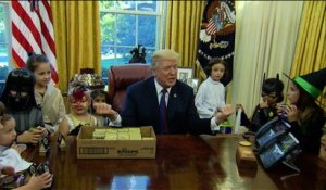Donald Trump fête Halloween avec des enfants de journalistes