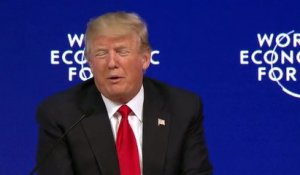Donald Trump hué après avoir vilipendé la presse à Davos