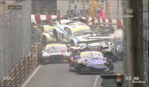 Quand 10 voitures GT se rentrent dedans en pleine course à Macau... Dingue