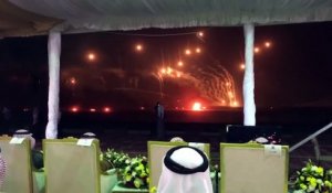 L'armée Saoudienne fait une impressionnante démonstration de tir à balles réelles en pleine nuit