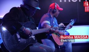 Bumba Massa interprète "Eleki trop" en live