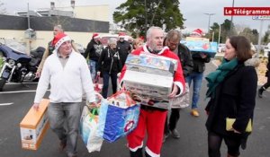 Vannes. Des motards au pied du sapin de l'hôpital