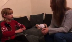 Une fille sourde apprend que sa maman est enceinte