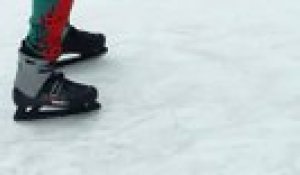 Etats-Unis : Un homme essaye du patin à glace ! Attention fou rire