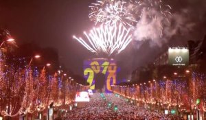 À Paris, les meilleurs moments du spectacle du Nouvel An sur les Champs-Élysées