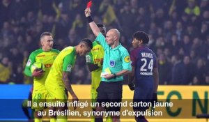 L1 - Nantes-PSG: l'arbitre tacle un joueur puis l'exclut