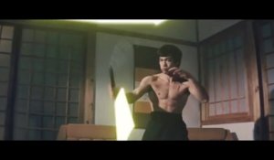 La grande scène de bagarre de Bruce Lee avec des sabres laser