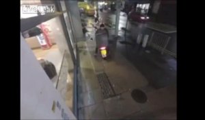 Deux filles bourrées volent le livreur de pizzas