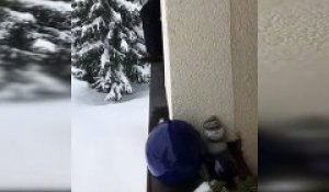 Elle saute du 4eme étage.. direct dans la neige à Davos en Suisse sans protections !