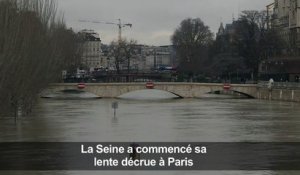 La Seine commence sa lente décrue à Paris